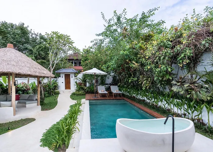 Capri - Private Pool Oasis With Garden & Open-air Bath Ubud